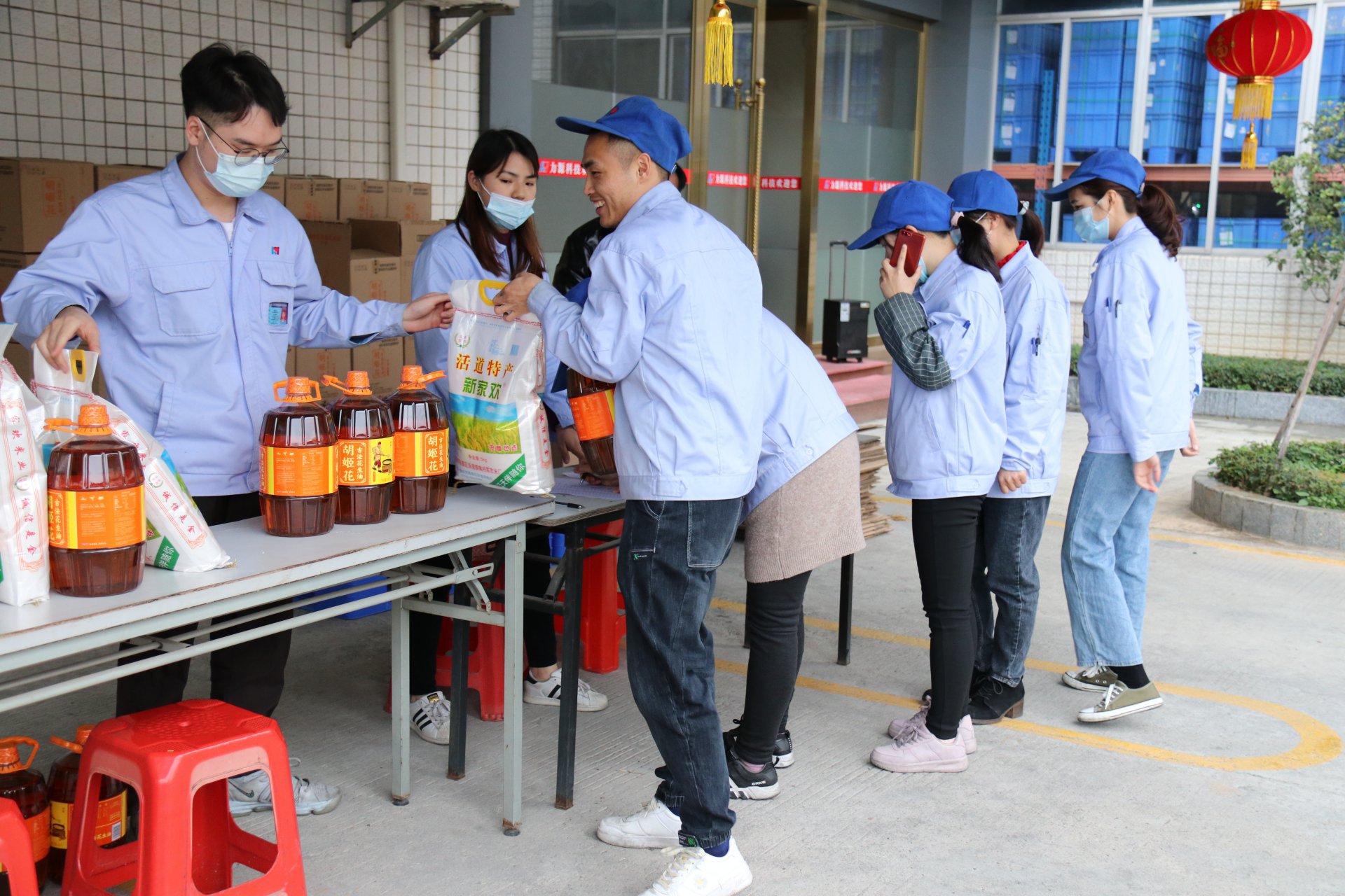 金牛送福，喜迎新春——力源科技向全體員工發放春節福利